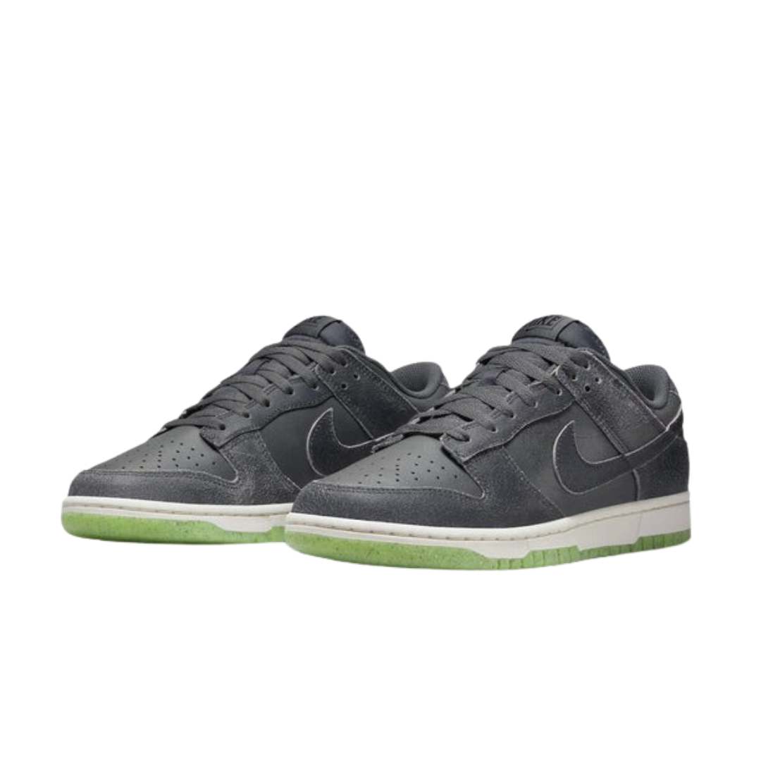 Dunk Low SE Halloween Cauldron