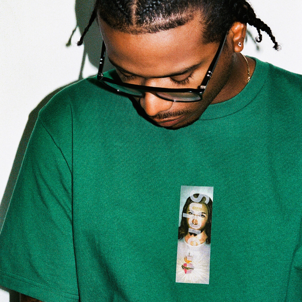 Supreme Prayer Card Box Logo Tee Verde
